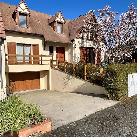 Avec Entree Independante, Sdb Privative, Piscine Et Grand Garage Et Proche Hyper-centre Frühstückspension Le Mans