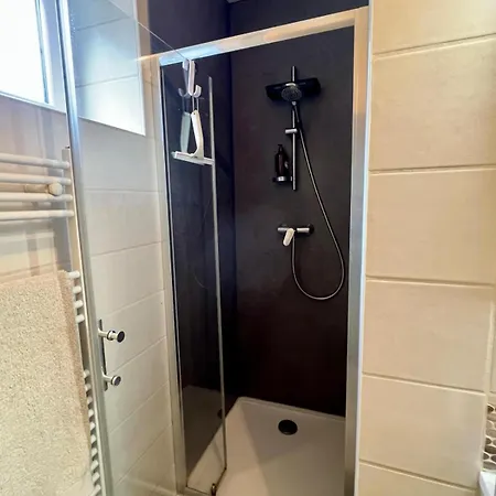 Frühstückspension Avec Entree Independante, Sdb Privative, Piscine Et Grand Garage Et Proche Hyper-centre *