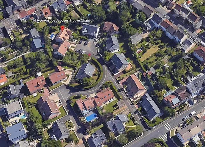 Avec Entree Independante, Sdb Privative, Piscine Et Grand Garage Et Proche Hyper-centre *