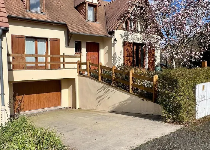 Avec Entree Independante, Sdb Privative, Piscine Et Grand Garage Et Proche Hyper-centre Frühstückspension Le Mans