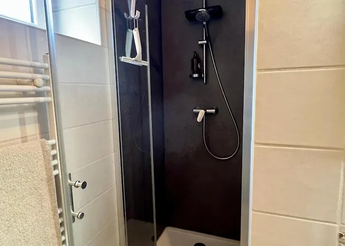 Frühstückspension Avec Entree Independante, Sdb Privative, Piscine Et Grand Garage Et Proche Hyper-centre *